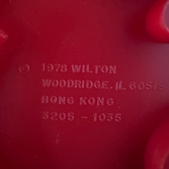 Wilton 1978 Red Christmas Cookie Cutters Set of 4 Tree, Santa, Angel, Wreath - Picture 7 of 13